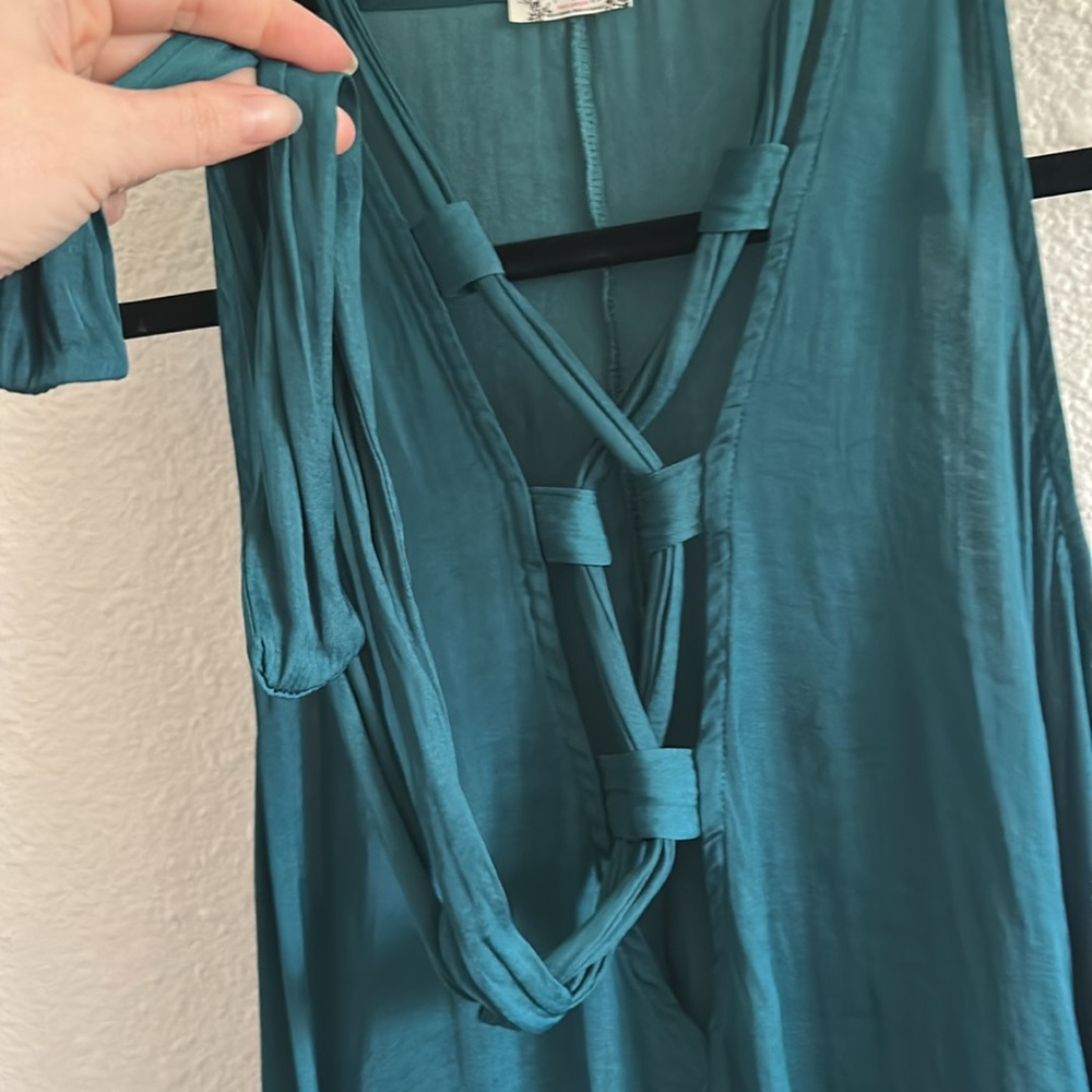 Emerald Green Silky Tie Blouse - Picture 4 of 11